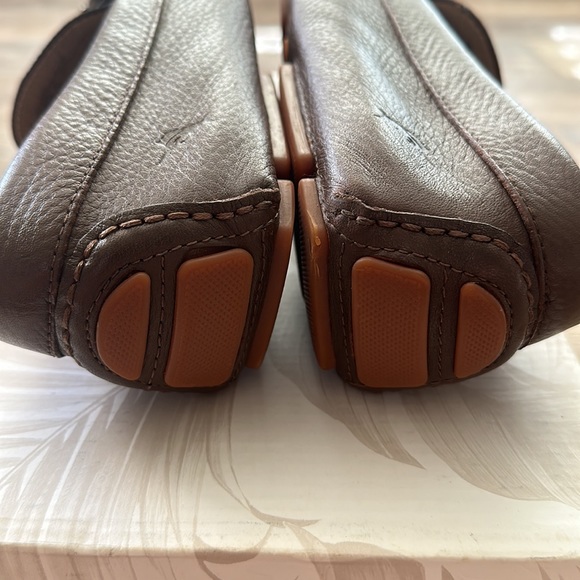 Tommy Bahama. Men’s shoes. Excellent condition. Size 9D. With original box. - Picture 10 of 10
